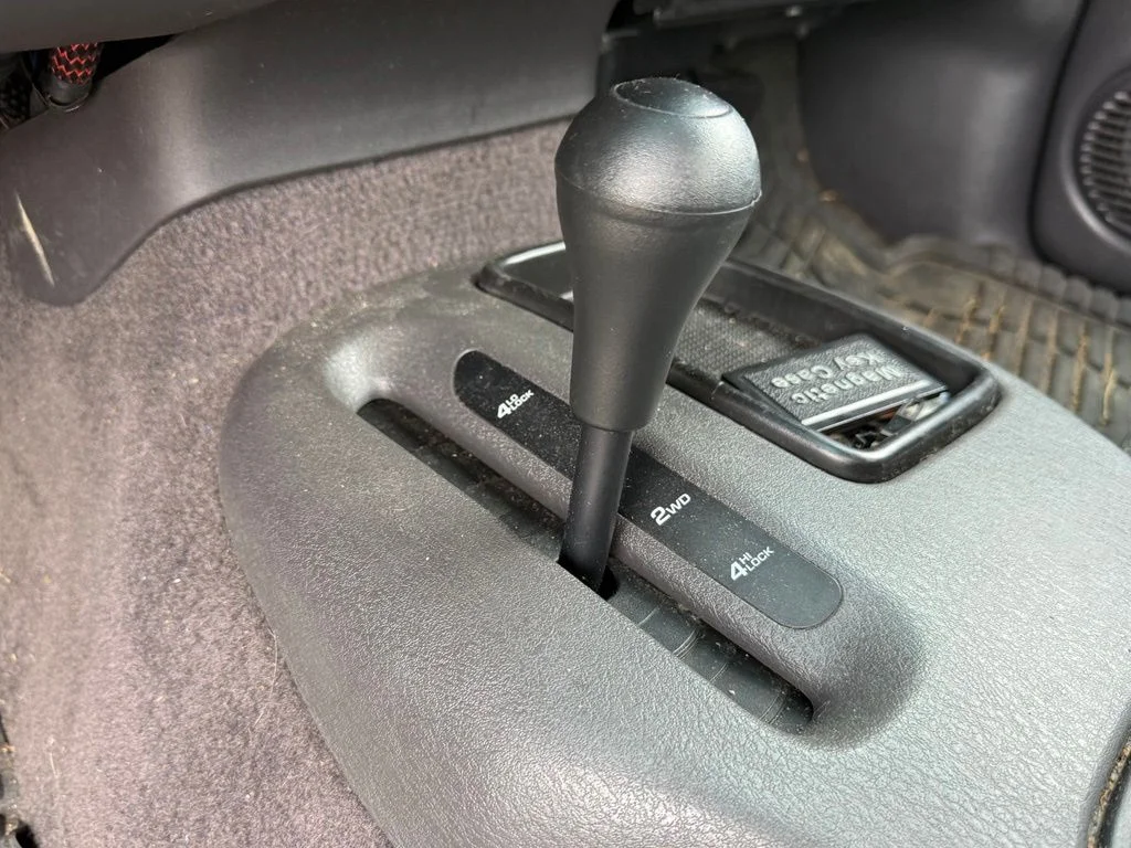 Used 2000 Black Dodge Sport image 21