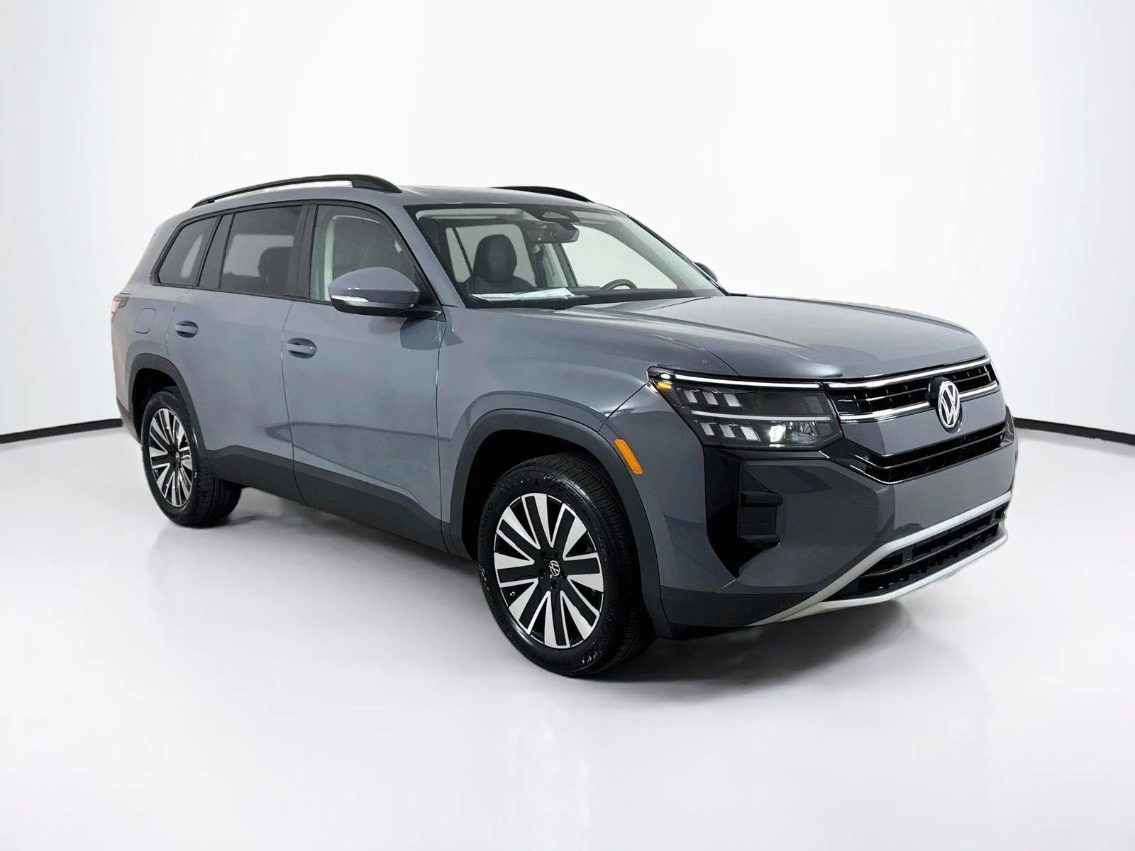 New 2027 Pure Gray Volkswagen SE w/Technology image 6