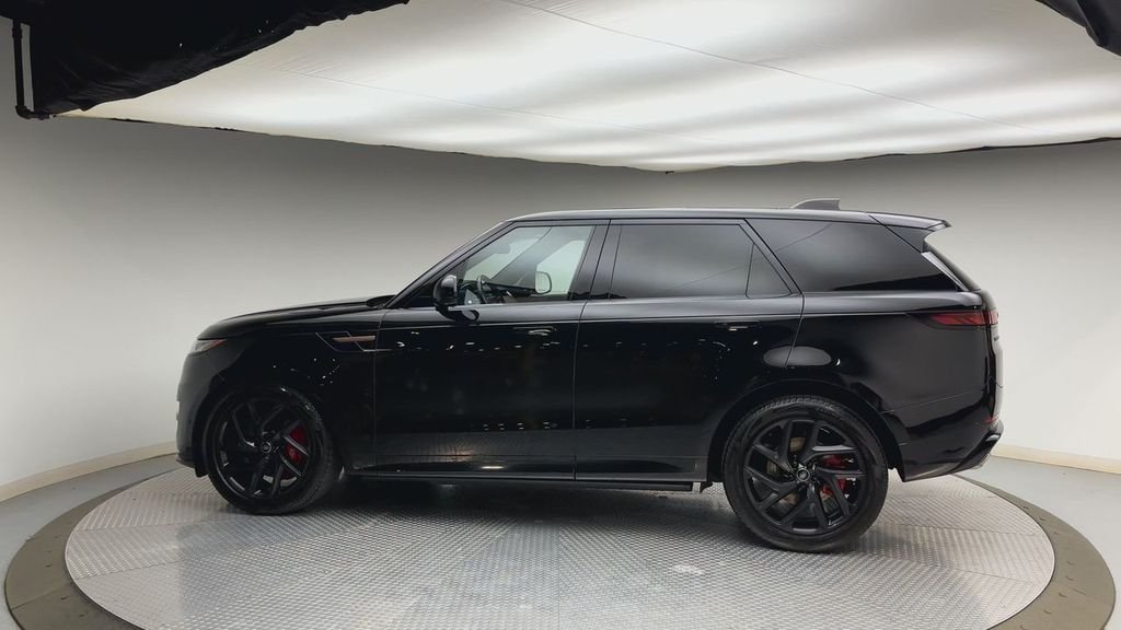 Used 2023 Santorini Black Metallic Land Rover SE Dynamic image 5