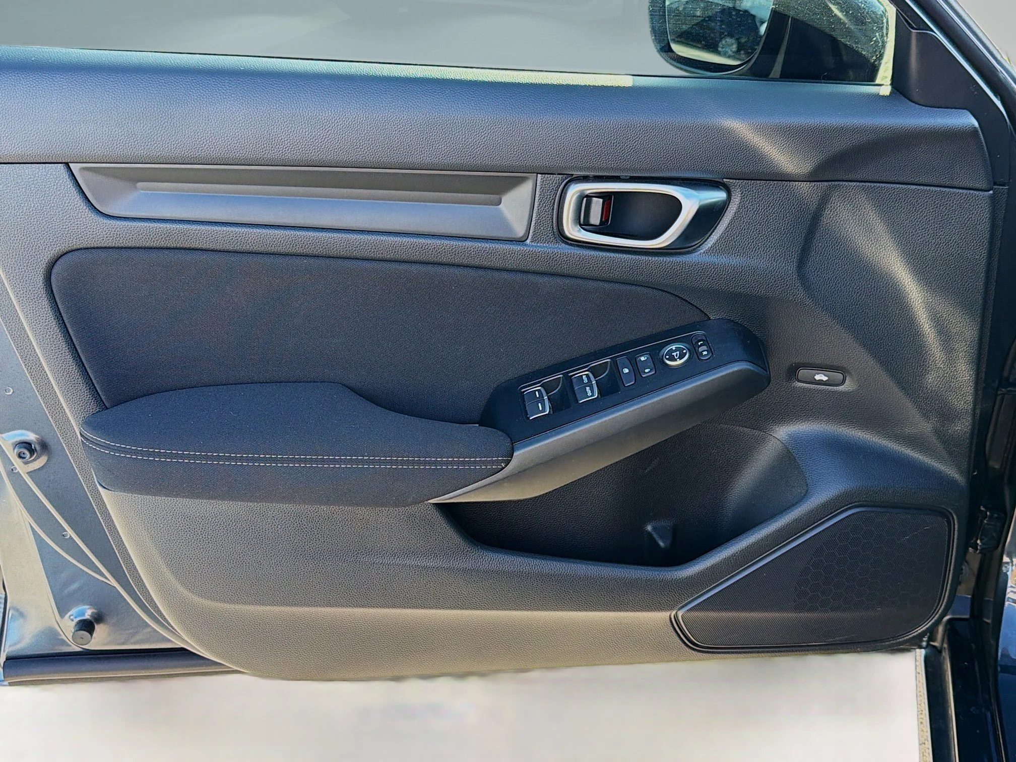 Used 2025 Meteorite Gray Metallic Honda LX image 19