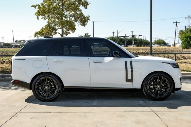Used 2022 Fuji White Land Rover SE image 8