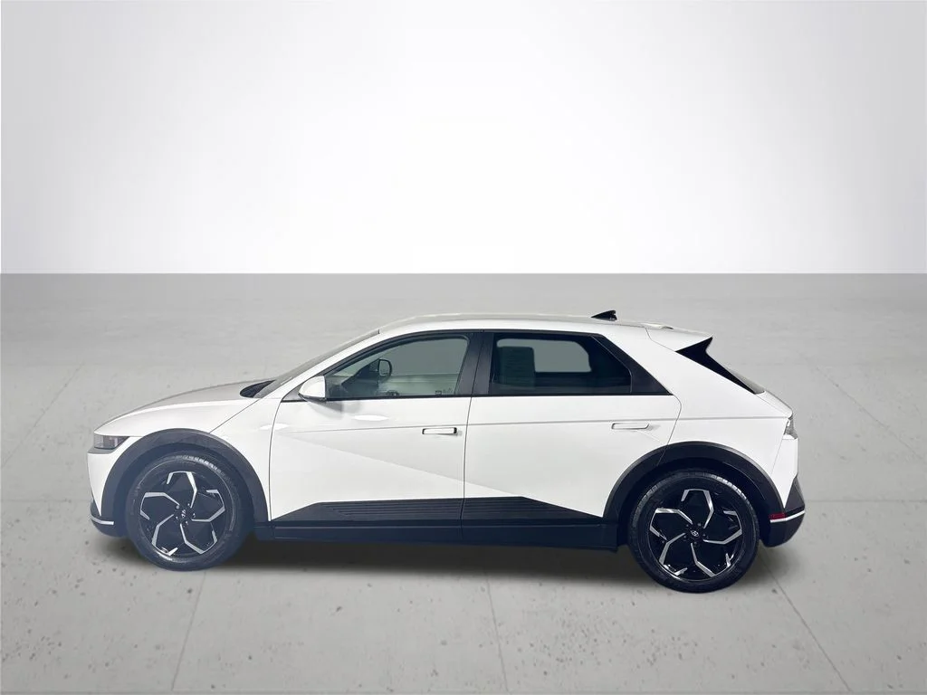 Used 2023 White Hyundai SEL image 9