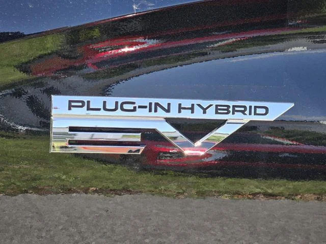 2025 Mitsubishi Outlander Plug-in Hybrid Platinum Edition - Photo 6
