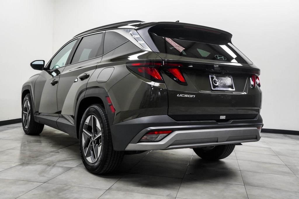 Used 2025 Green Hyundai SEL image 11