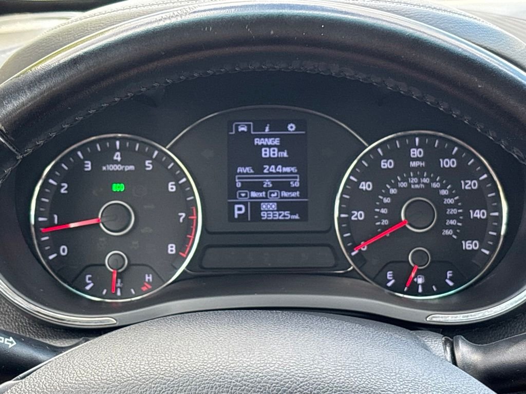 Used 2016 White Kia EX image 33