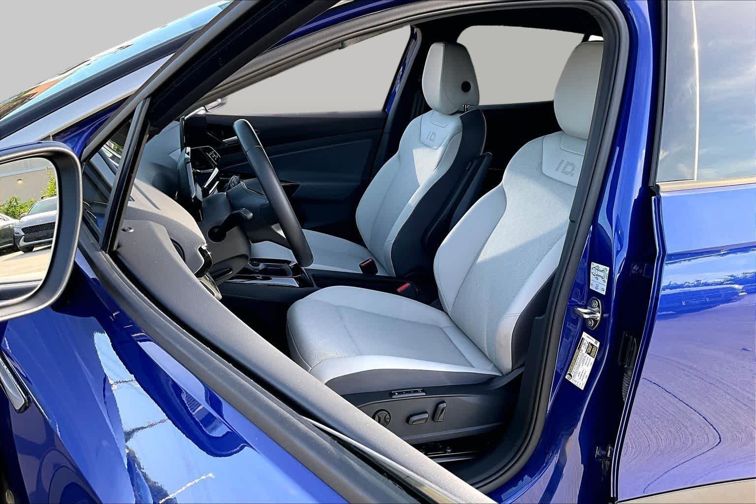 Used 2022 Dusk Blue Metallic/Black Roof Volkswagen Pro S image 7