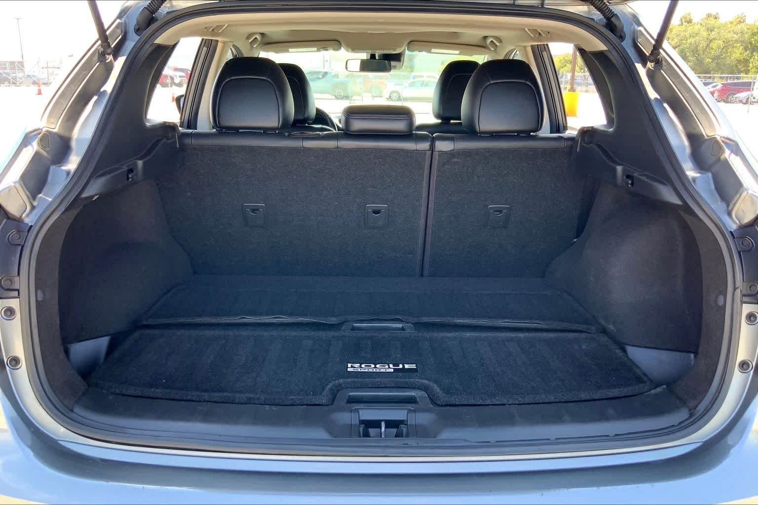 Used 2018 Gun Metallic Nissan SL image 34