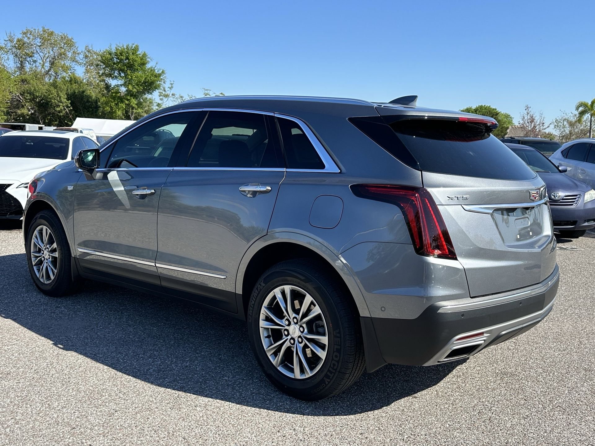 View vehicle photo 7