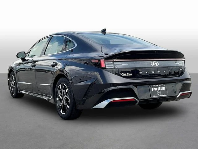 Used 2025 Blue Hyundai SEL image 5