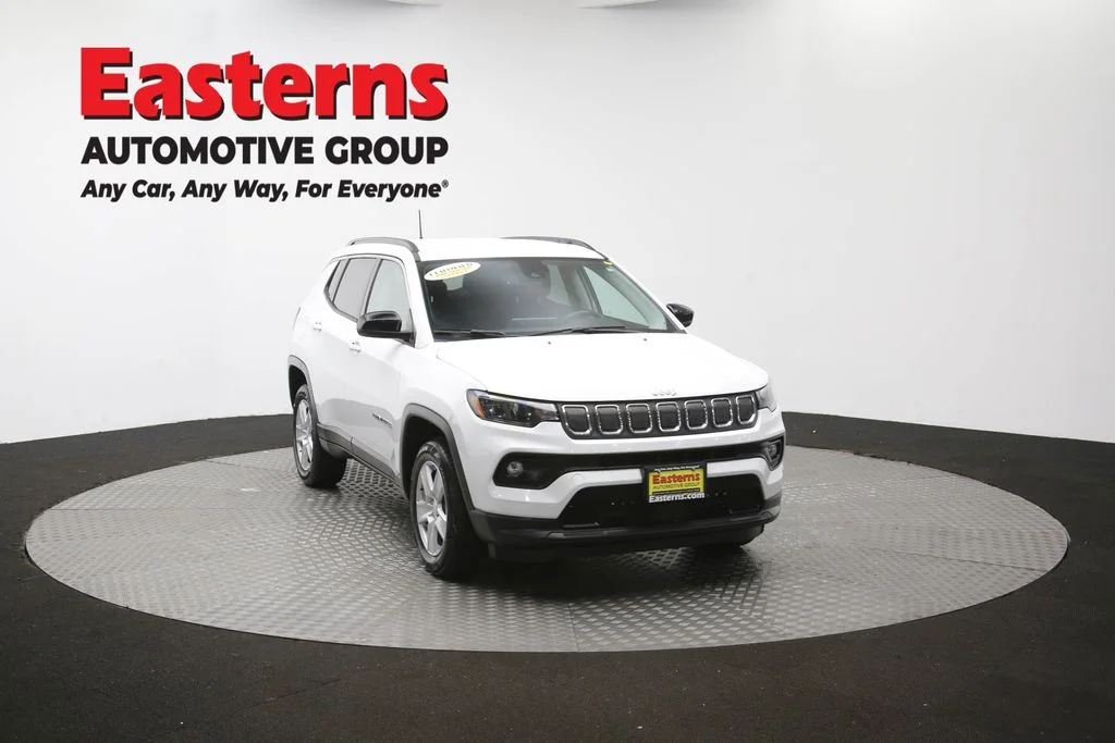 Used 2022 White Jeep Latitude image 50