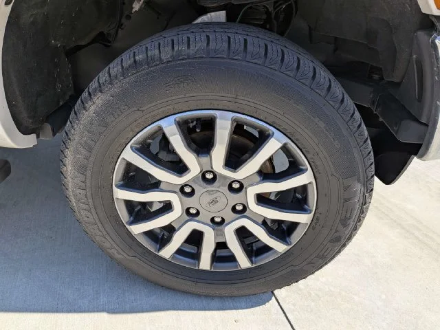 Used 2019 White Ford Lariat image 10