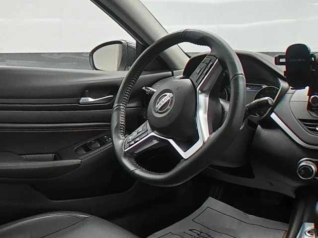 Used 2022 White Nissan 2.5 SR image 35