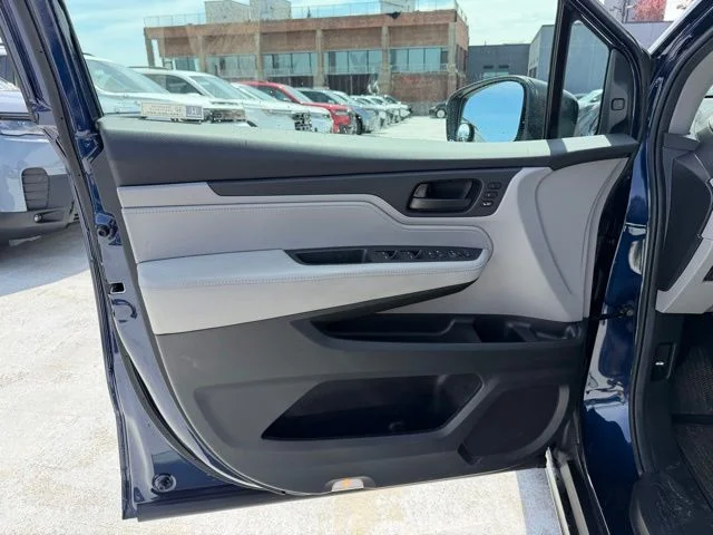 Used 2024 Blue Honda EX-L image 11