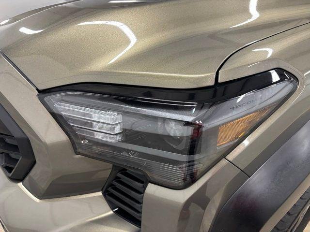 Used 2024 OXIDE BRONZE ME. Toyota  image 8