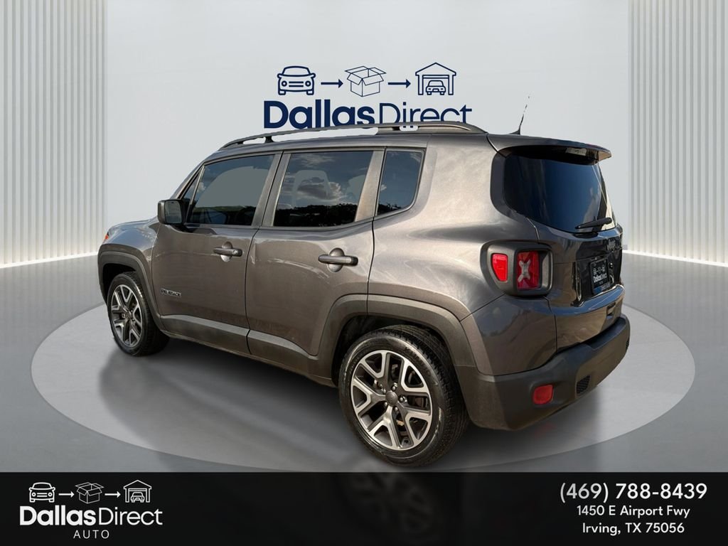 Used 2018 Granite Crystal Metallic Clearcoat Jeep Latitude image 8