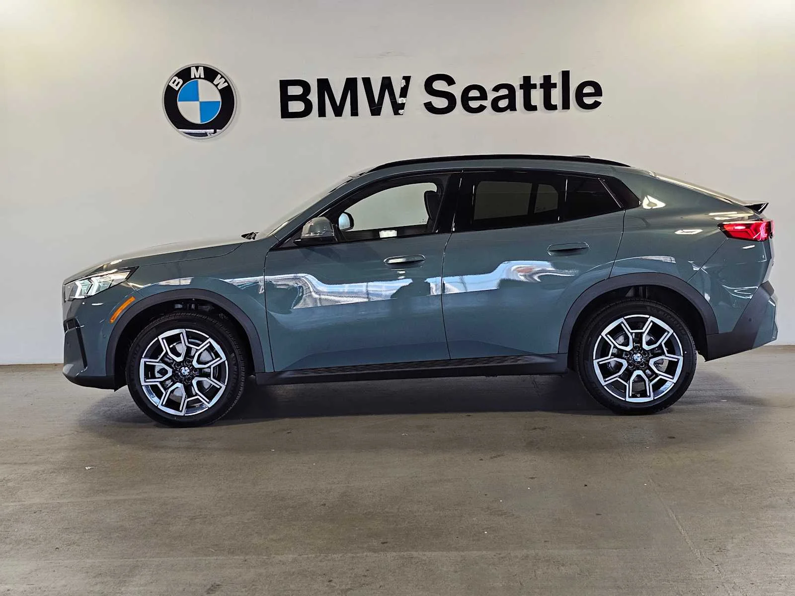 Certified Used 2026 Cape York Green Metallic BMW xDrive28i image 3
