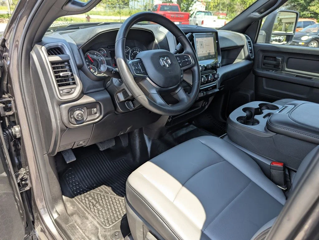 2025 RAM 3500 Tradesman - Photo 11
