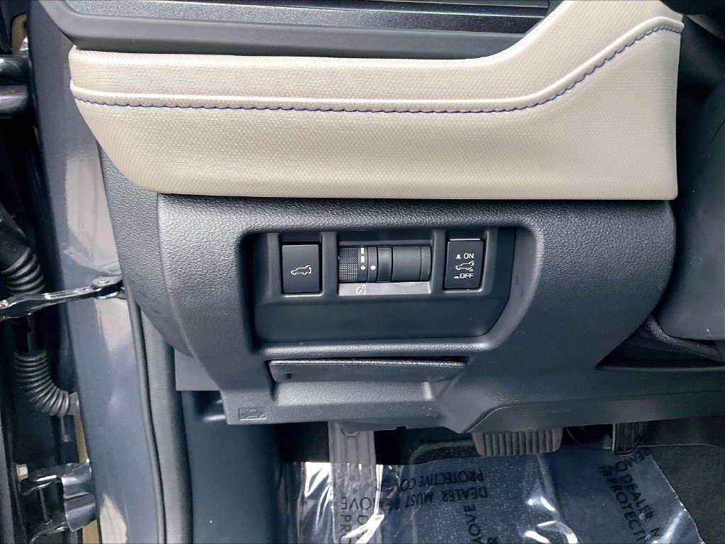 Used 2025 Gray Metallic Subaru Premium image 26