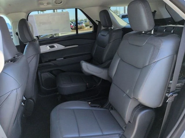 New 2026 Star White Metallic Tri-Coat Ford Active image 14