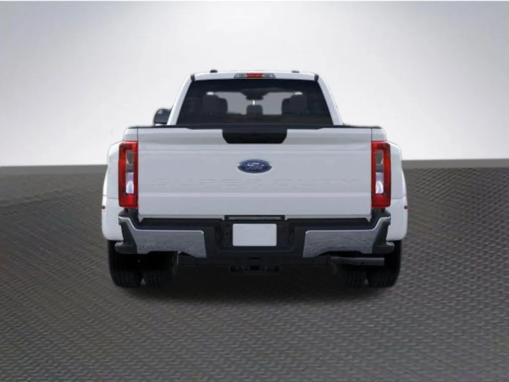 New 2026 Oxford White Ford F-350® XL image 5