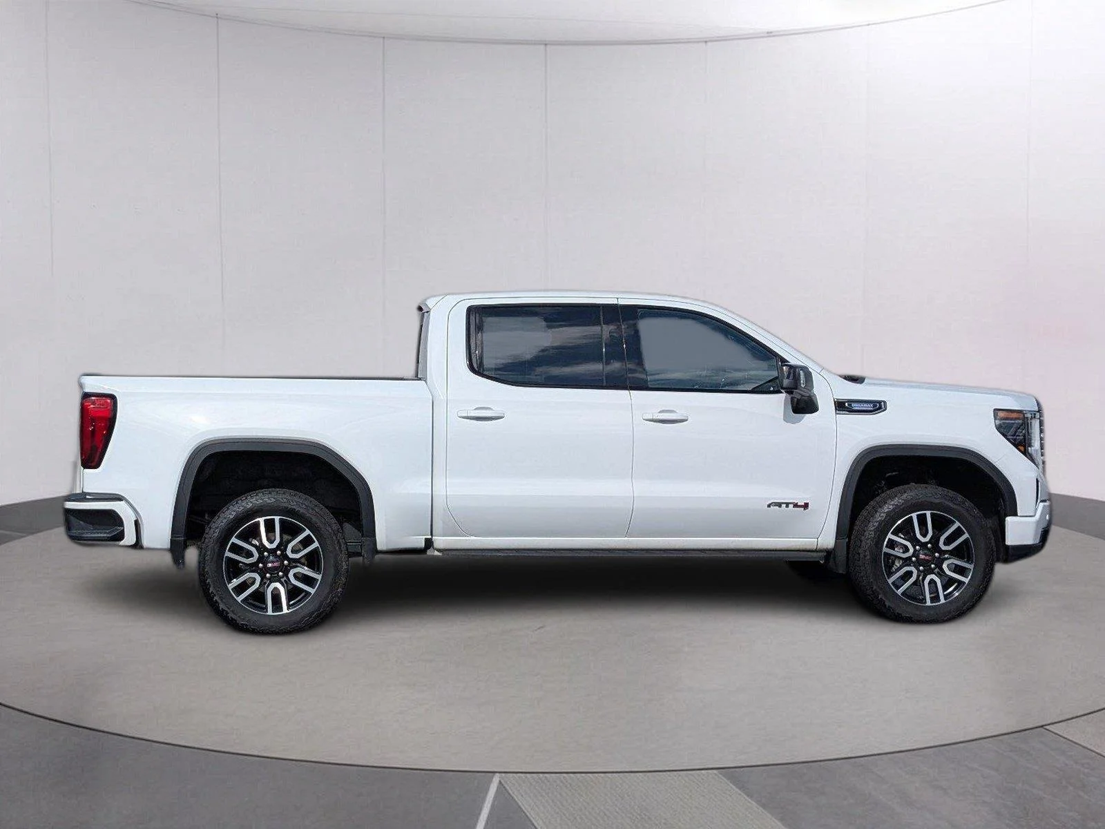 Used 2025 Summit White GMC AT4 image 8
