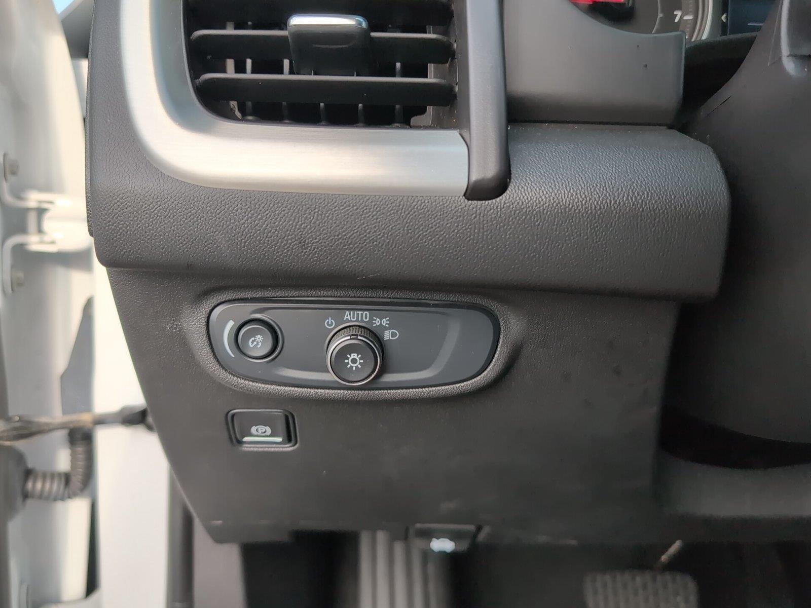 Used 2024 Summit White GMC SLE image 27