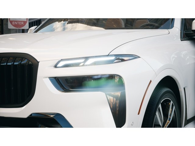 New 2027 Mineral White Metallic BMW xDrive40i image 6