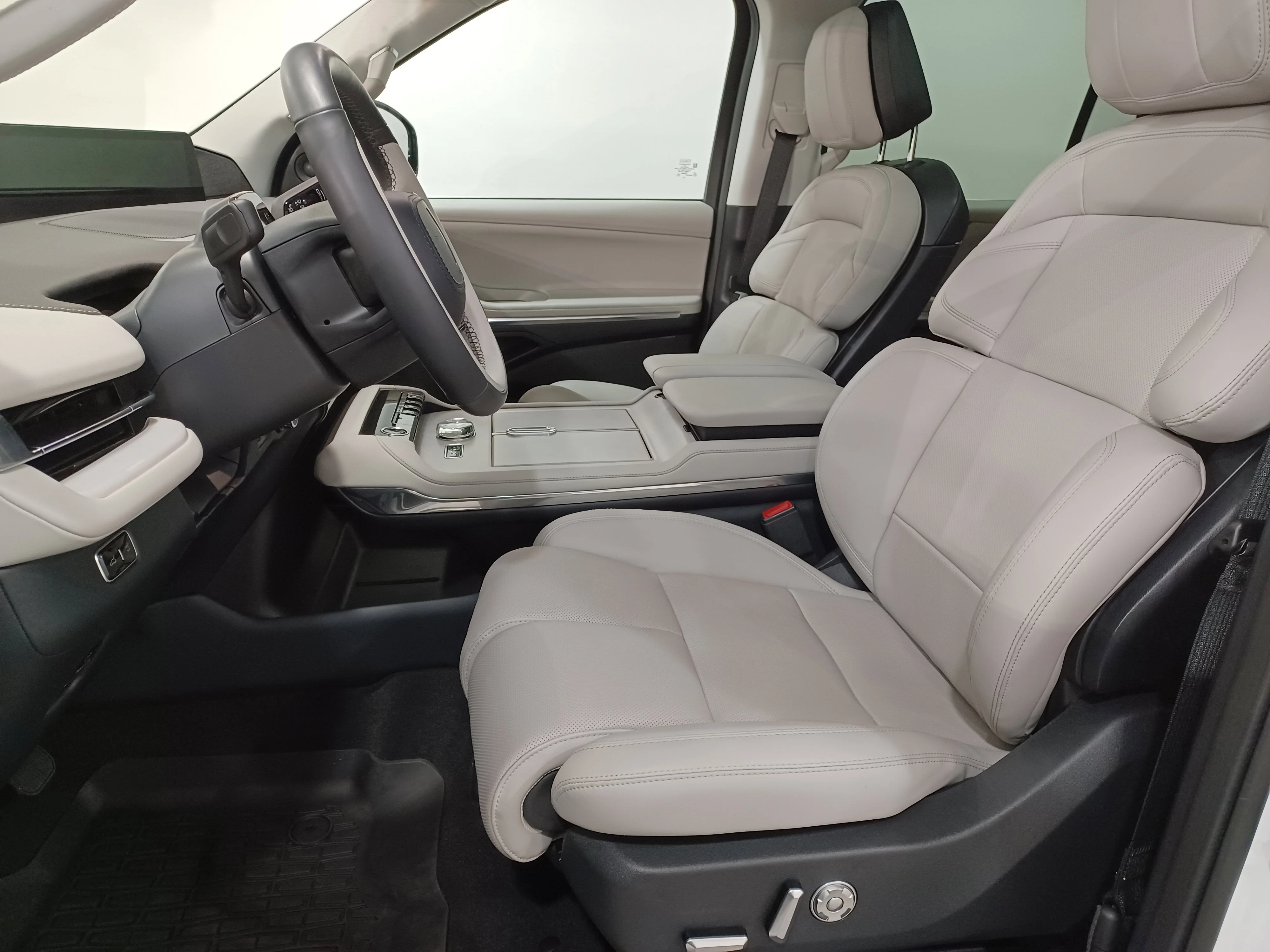 Certified Used 2025 Pristine White Metallic Tri-Coat Lincoln Reserve* NO LUX TAX!! | 7 Pass | Adaptive Cruise | Nav | 360 Cam | Cooled Massage Seats | Pano Roof image 10