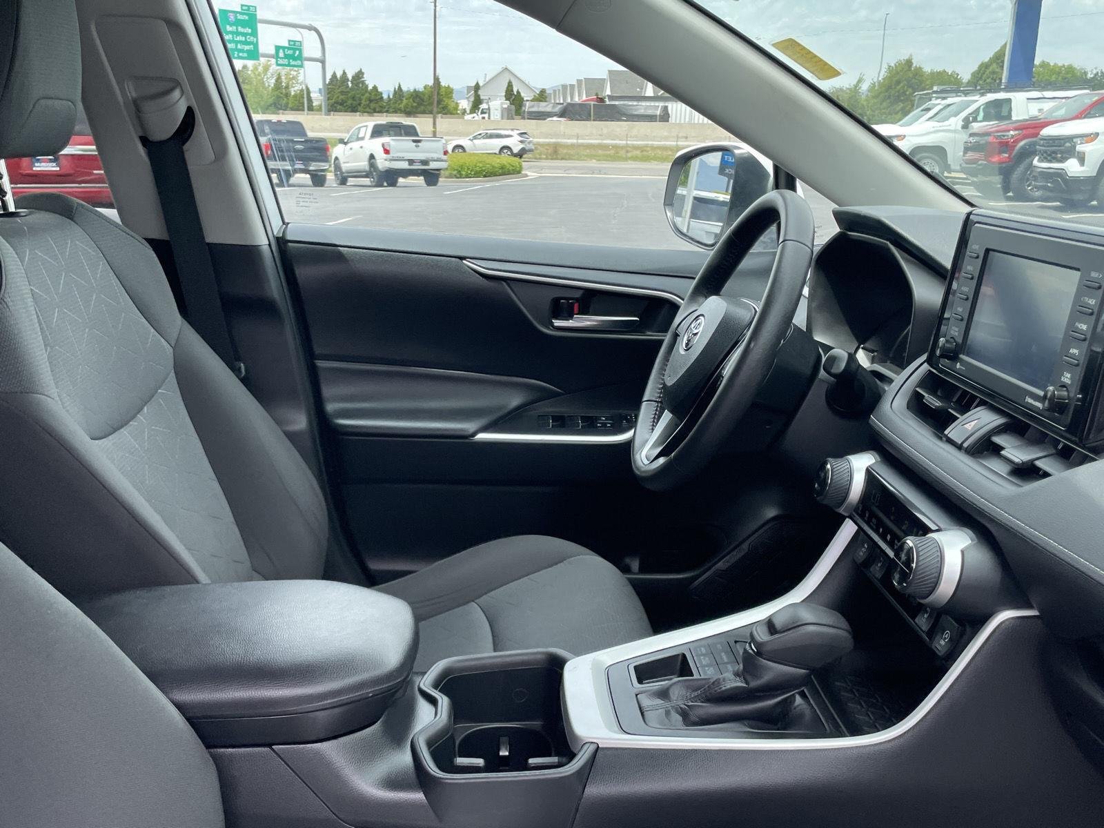 2022 Toyota RAV4 XLE - Photo 38