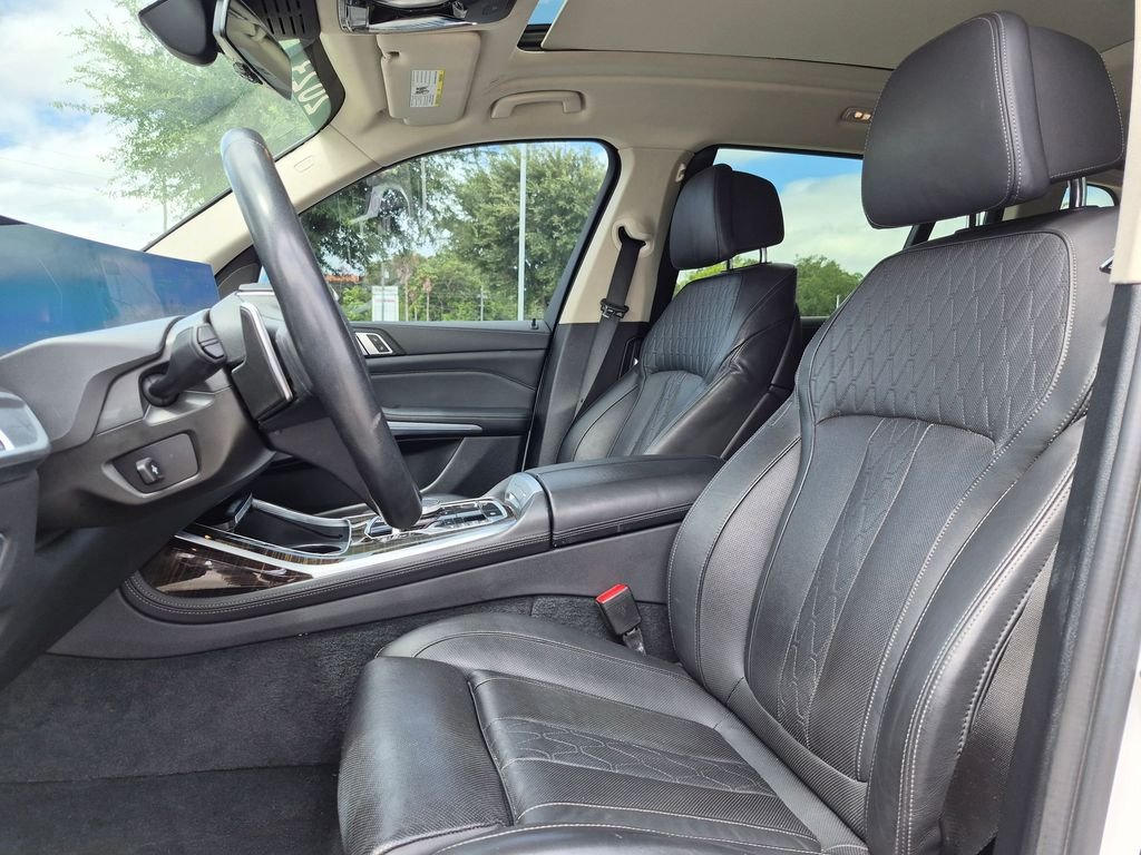 Used 2023 Mineral White Metallic BMW xDrive40i image 12
