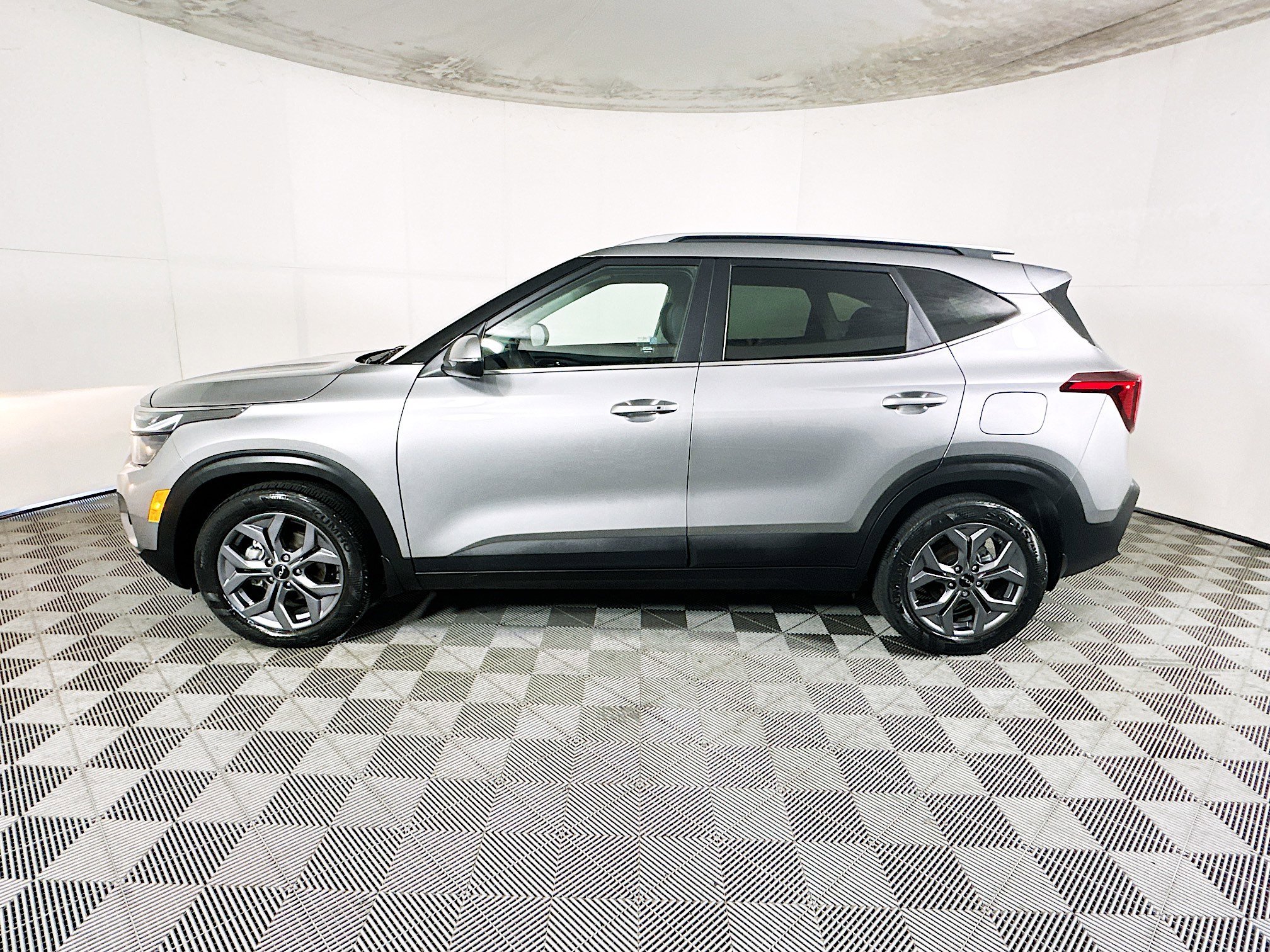 2024 Kia Seltos thumbnail 8