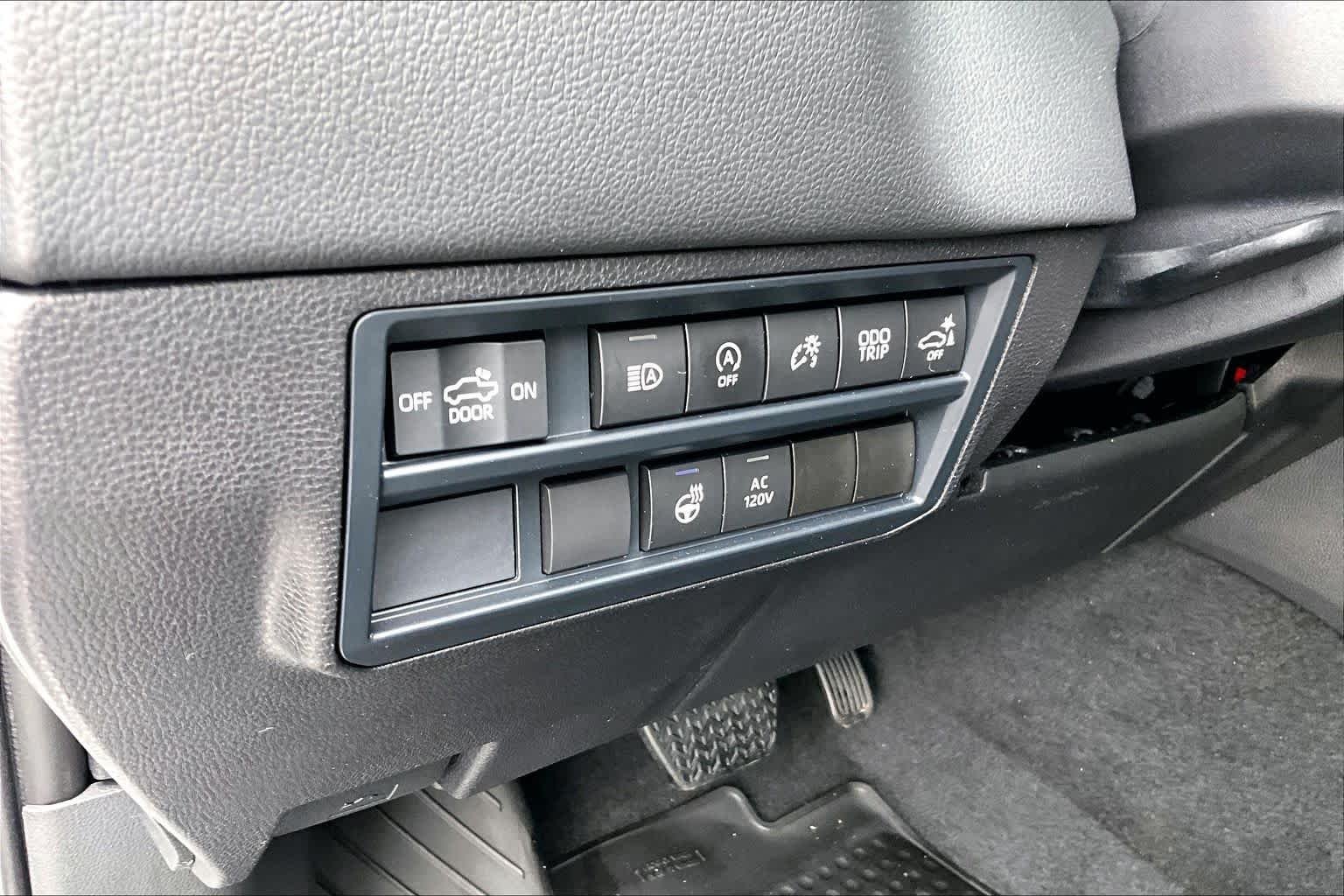 Used 2025 Wind Chill Pearl Toyota Limited image 33