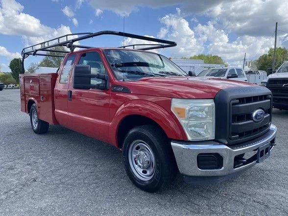 Used 2011 Red Ford XL image 4
