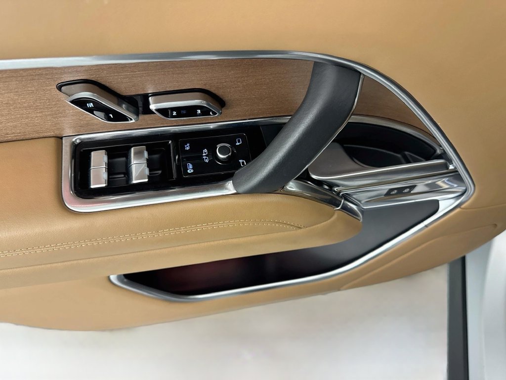 Certified Used 2023 Silver Land Rover Autobiography image 18