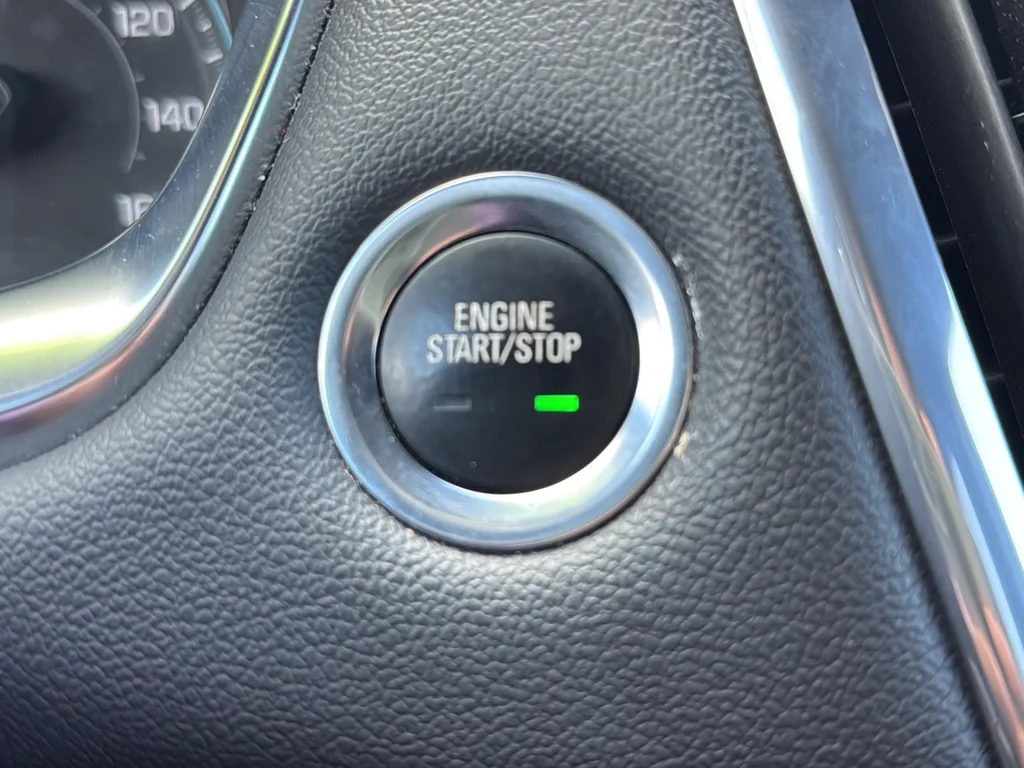 Used 2022 White Chevrolet LT image 11