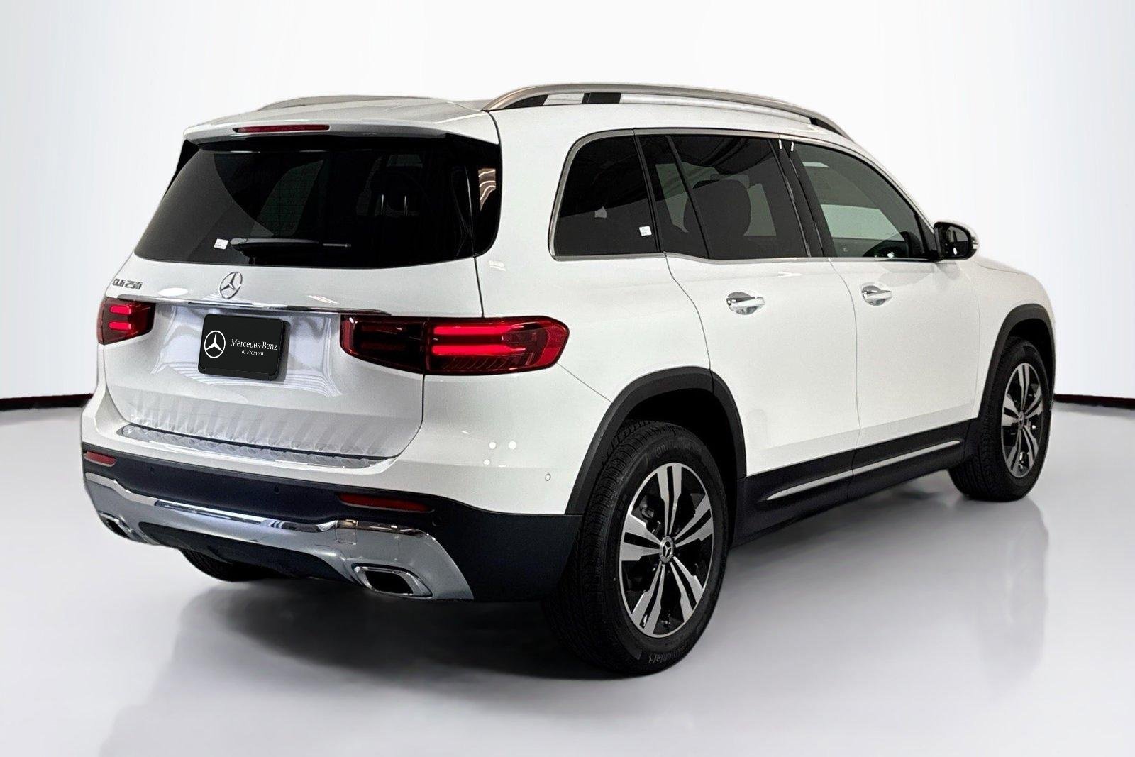 New 2026 Night Black Mercedes-Benz GLB 250 image 5