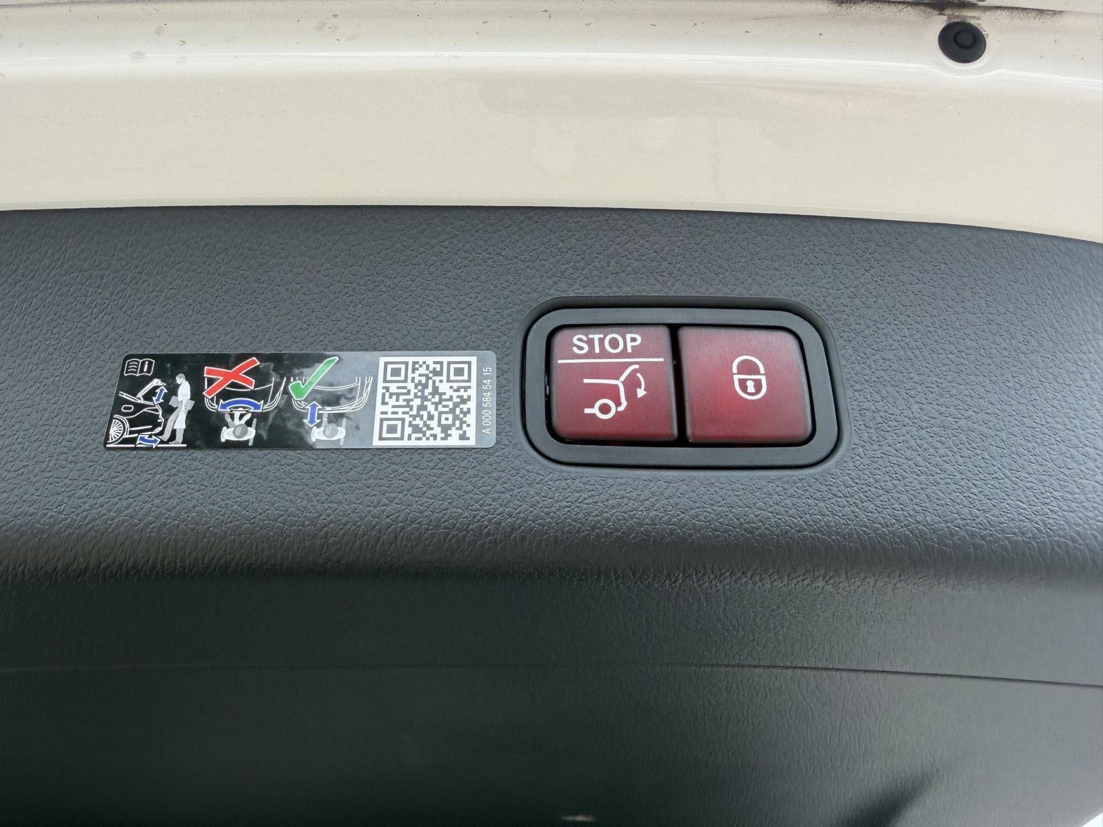 Certified Used 2026 Polar White Mercedes-Benz GLC 300 image 24