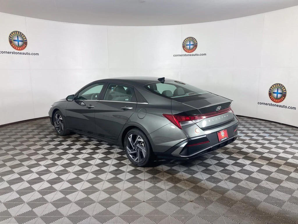 2025 Hyundai Elantra SEL - Photo 20