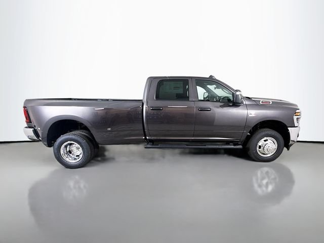 New 2026 Granite Crystal Metallic Clear-Coat Exterior Paint RAM Tradesman image 8