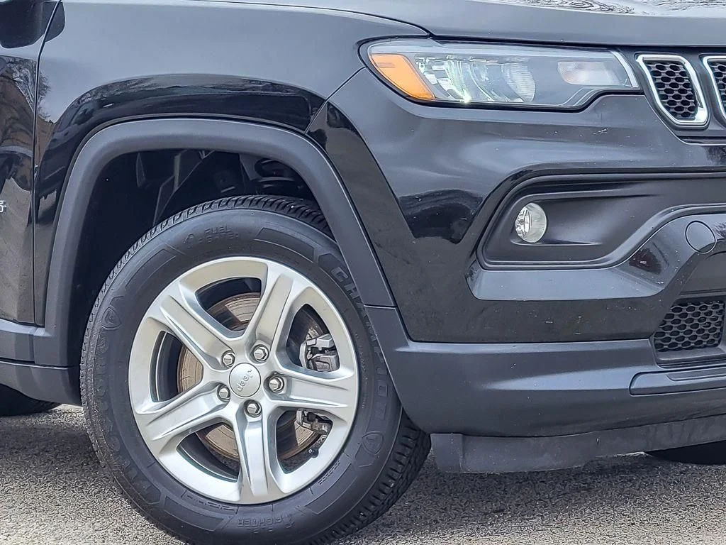 Used 2024 Black Jeep Latitude image 4