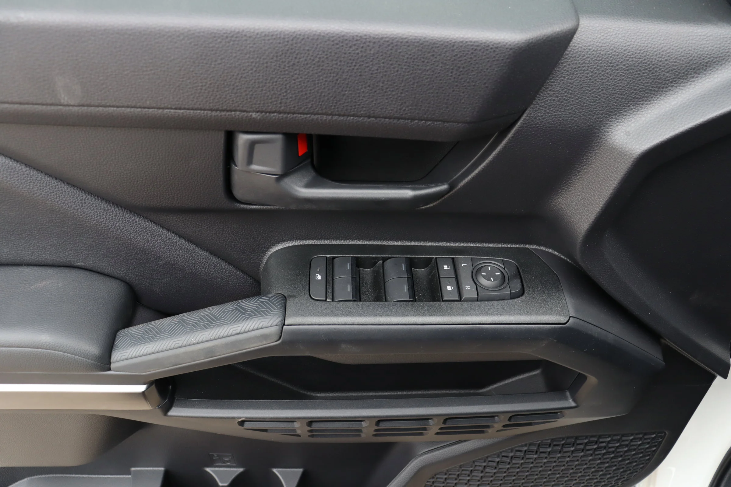 2026 Toyota 4Runner SR5 - Photo 20