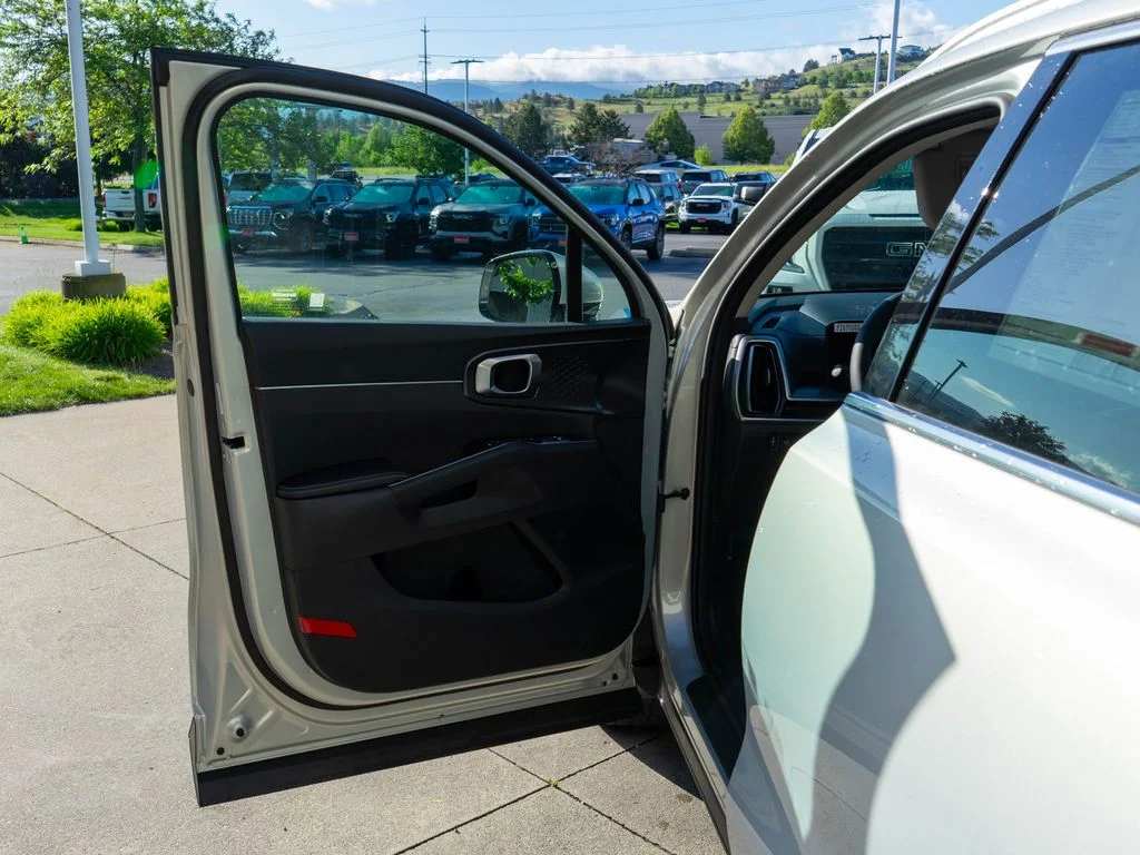 New 2026 Ivory Silver Kia EX image 15