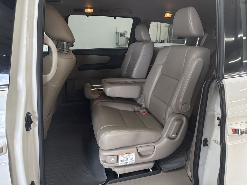 Used 2017 White Diamond Pearl Honda EX-L image 16
