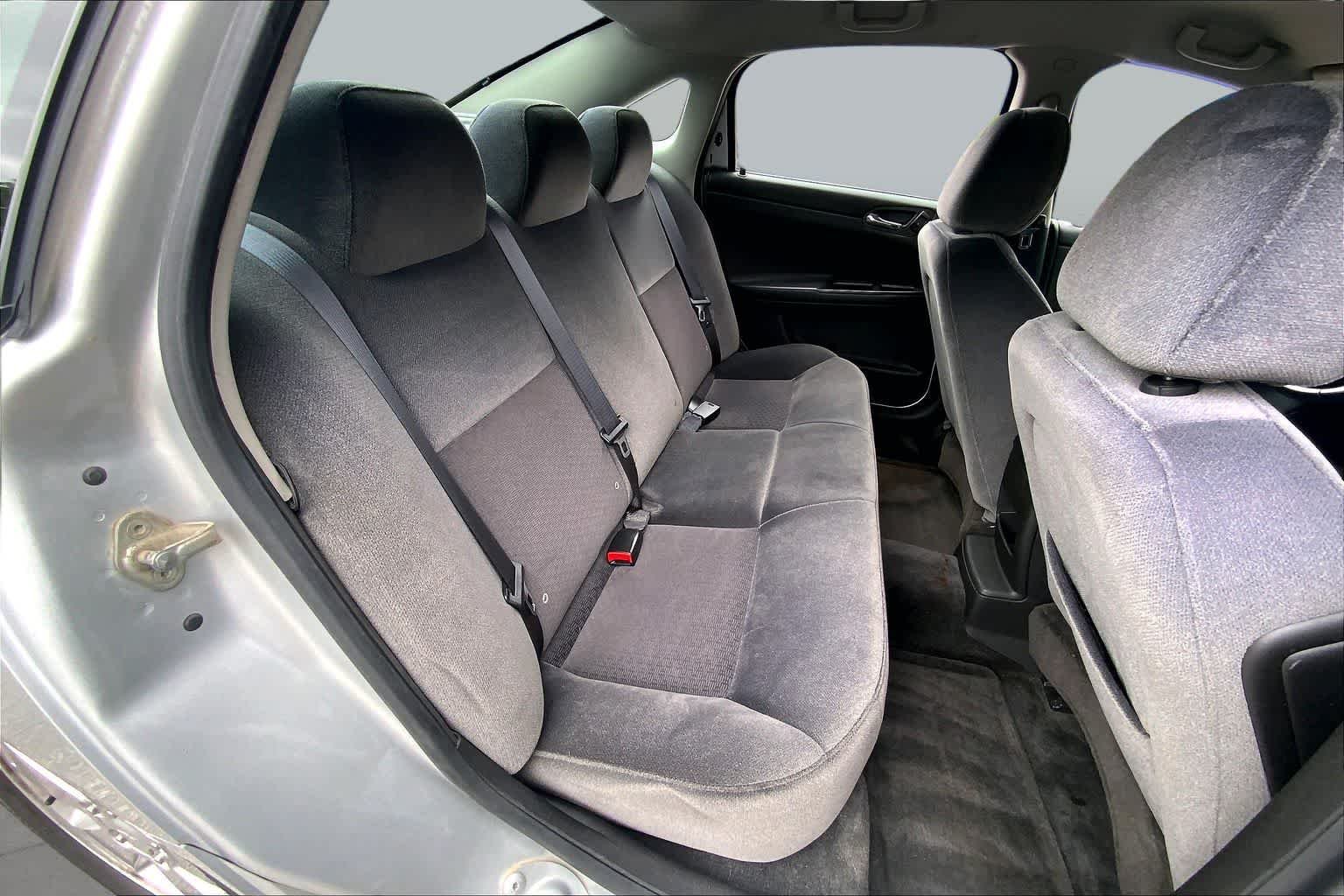 Used 2010 Silver Ice Metallic Chevrolet LT image 19
