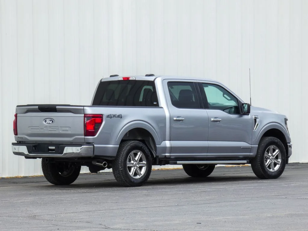 Used 2025 Silver Ford XLT image 3