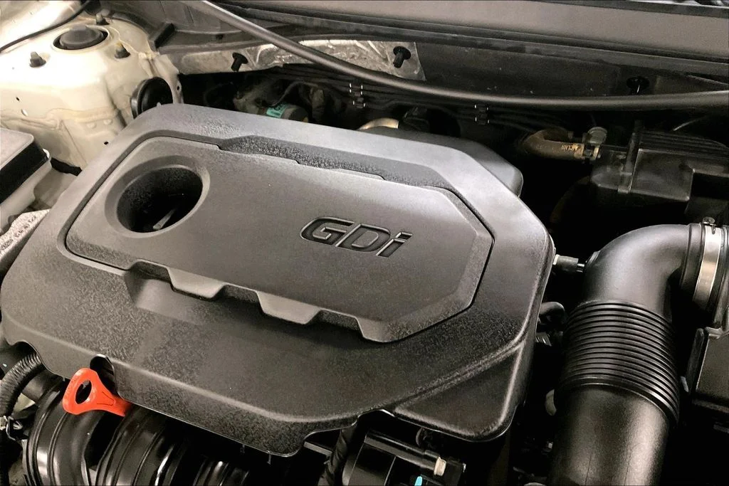 Used 2019 White Hyundai SE image 32