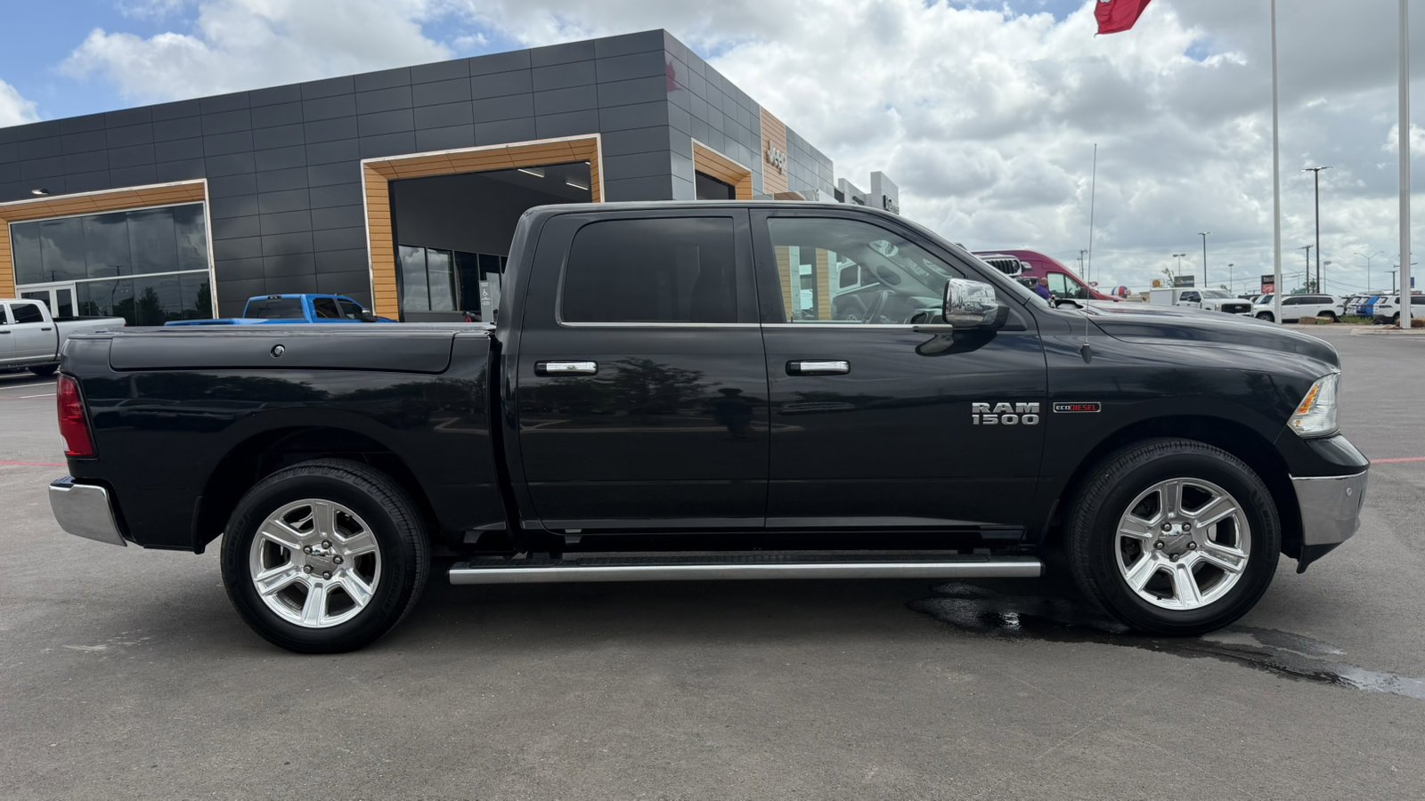 Used 2018 Brilliant Black Crystal Pearlcoat Ram Lone Star Silver image 4