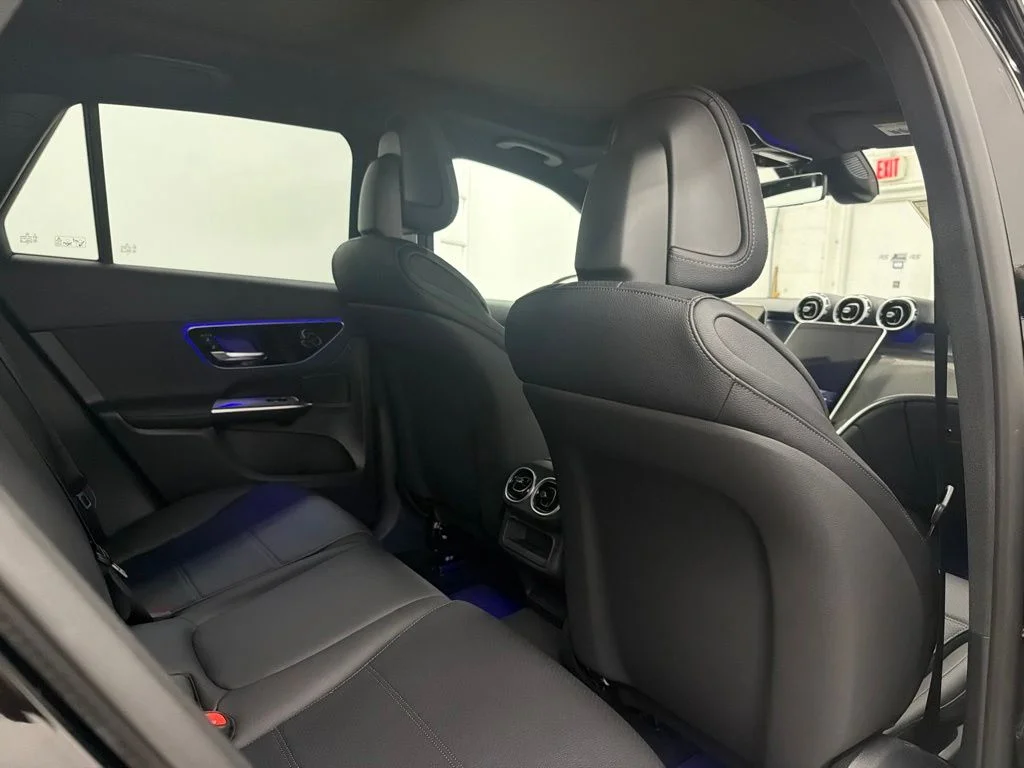 New 2027 Black Mercedes-Benz GLC 300 image 29
