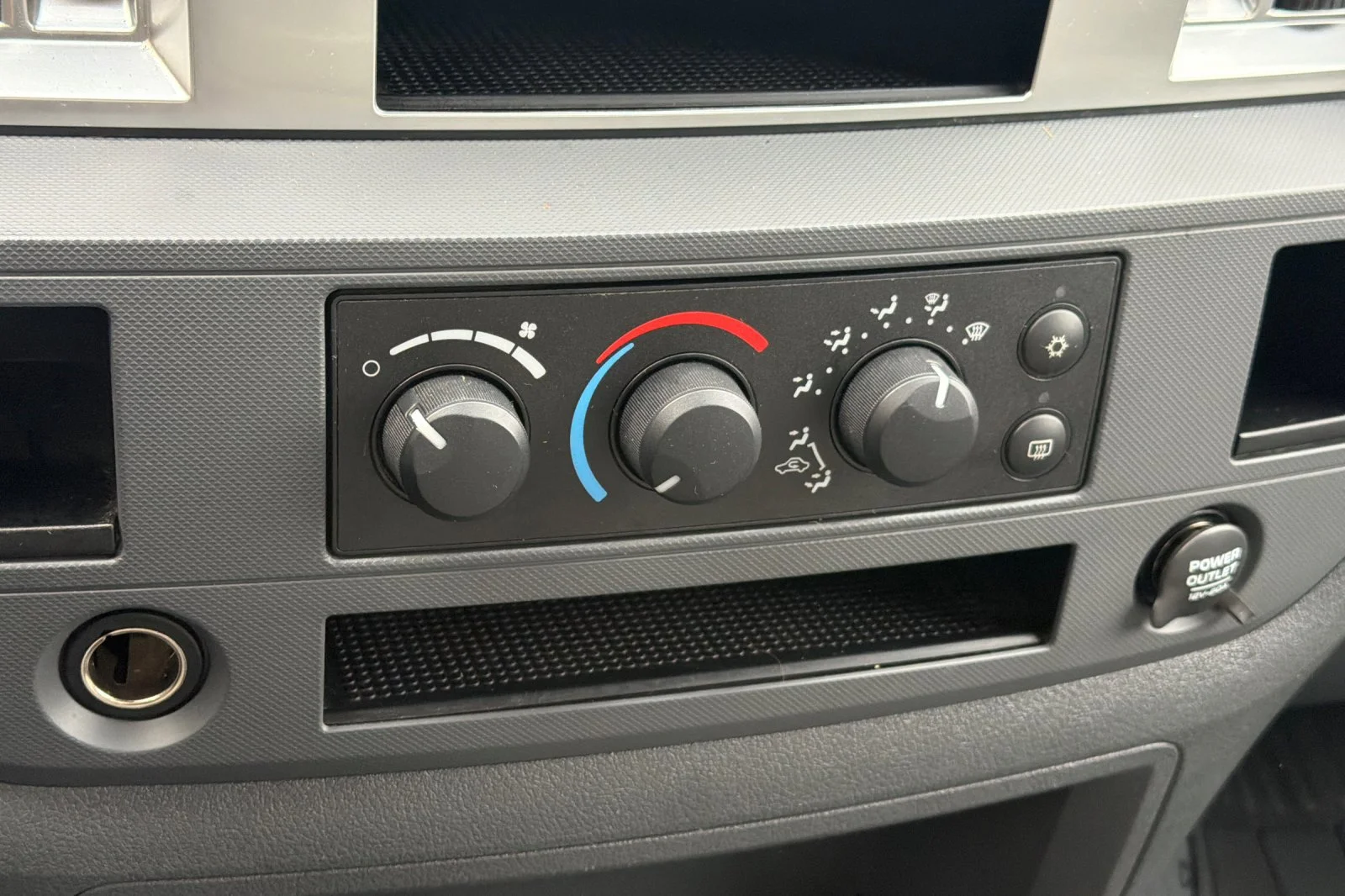 Used 2007  Dodge SLT image 17