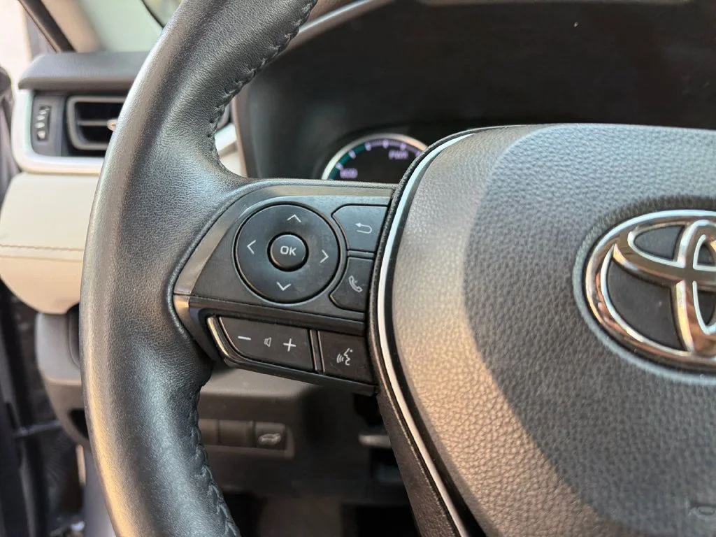 Used 2022 Silver Toyota XLE Premium image 24